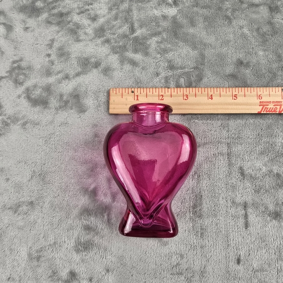Heart-Shaped Pink Glass Vase - Picture 7 of 7